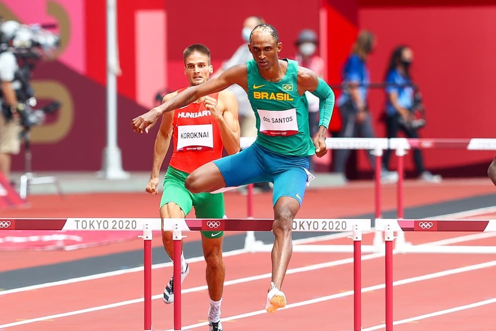 Esperança de medalha no atletismo com os 400m com barreiras, Alison dos Santos celebra semifinal com ‘Vulgo Malvadão' e inspirado na menina Rayssa Leal