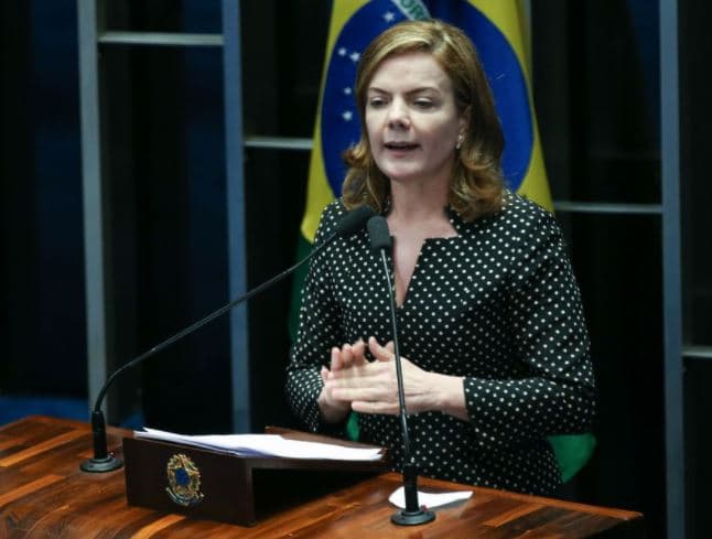 Gleisi Hoffmann quer incluir torcidas organizadas em divisão de verbas de transmissão de jogos pela TV na "Lei do Mandante"
