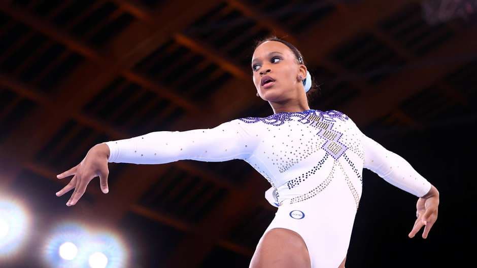 Sem a multicampeã Simone Biles, brasileira Rebeca Andrade é favorita na final da ginástica artística