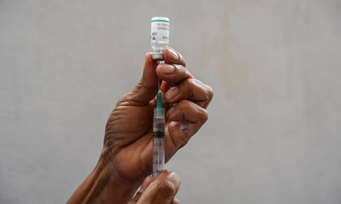 Ministério da Saúde avalia terceira dose para pessoas que tomaram a CoronaVac