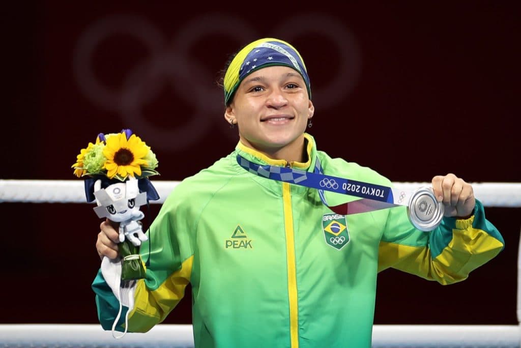 Beatriz Ferreira perde para irlandesa e conquista a prata no boxe