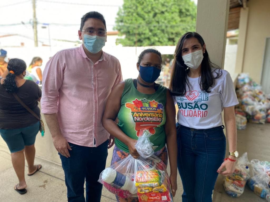 Projeto Busão Solidário entrega cestas e kits de limpeza e higiene pessoal para famílias da Zona Norte de Natal