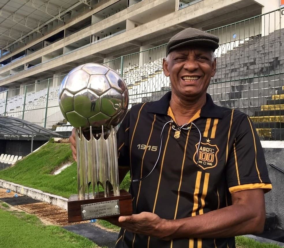 Ídolo alvinegro Alberi sofre pré-infarto e é internado