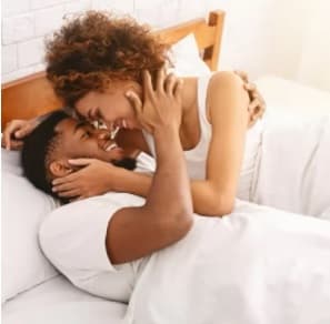 Aromaterapia na cama: como óleos essenciais ajudam a melhorar o sexo