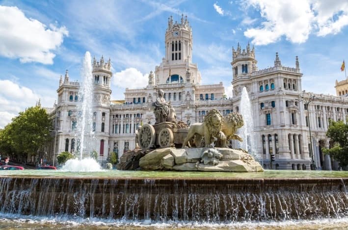 Espanha reabre para brasileiros vacinados e aceita Coronavac também