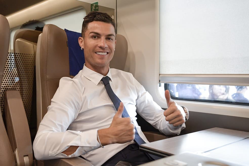 Manchester United anuncia contratação de Cristiano Ronaldo; português fecha retorno a Old Trafford depois de 12 anos