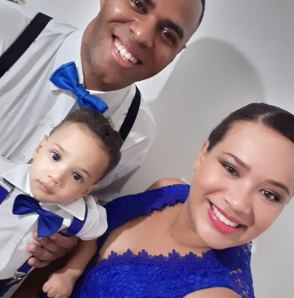 Bebê de 2 anos morre após ser esquecido em carro por cuidadora