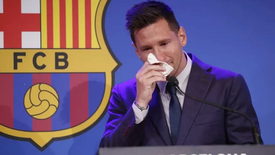Messi chora em despedida, diz que ‘não estava preparado' para deixar o Barcelona e admite que PSG é possibilidade