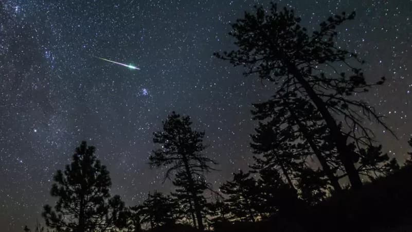 FENÔMENO SERÁ VISTO NO BRASIL: Chuva de meteoros Perseidas alcançará pico durante a madrugada; saiba onde assistir