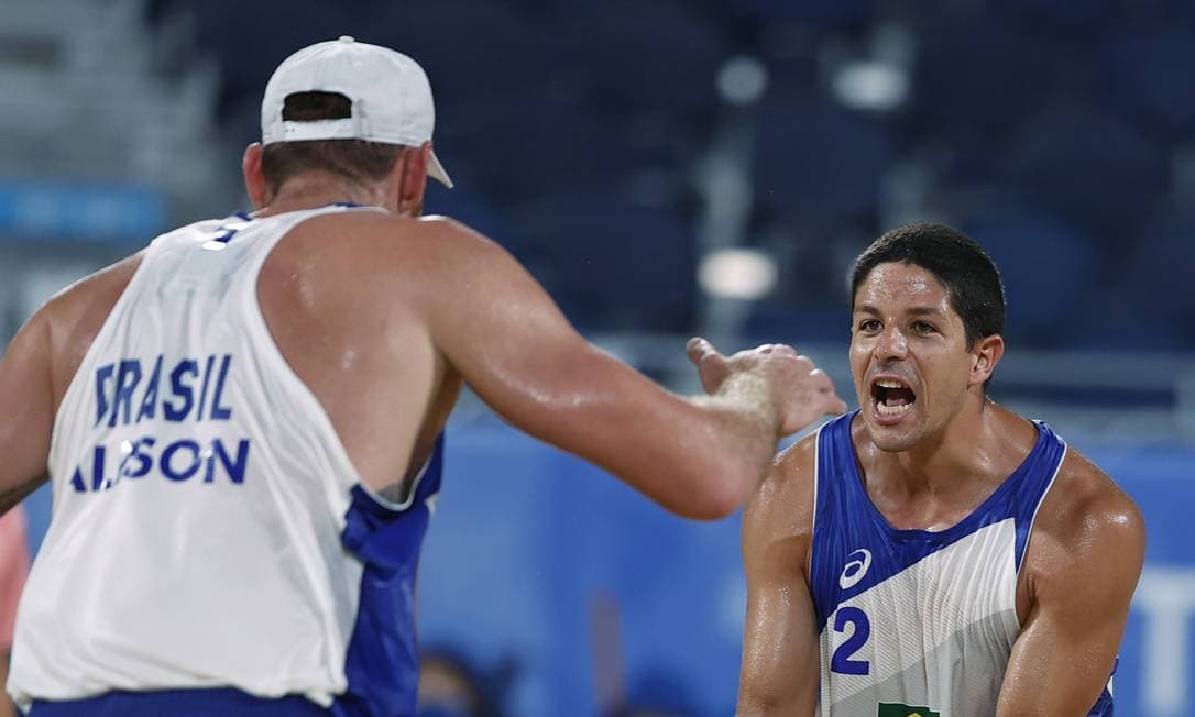Olimpíada: Alison e Álvaro amassam mexicanos e farão ‘revanche' brasileira contra os letões nas quartas de final do vôlei de praia