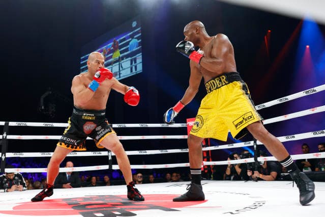 BOXE: Anderson Silva vence Tito Ortiz em noite de lutas com estrelas do MMA; Victor Belfort também vence