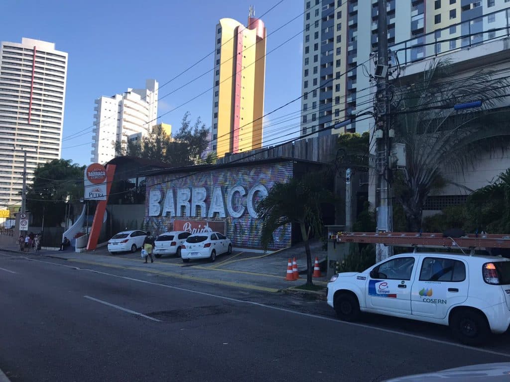 QUE BARRACO: Cosern desativa ‘gato' de energia na casa de shows Barraco Praia, em Ponta Negra