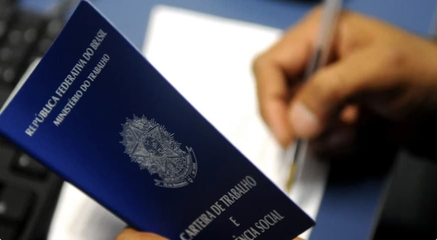 Brasil cria mais de 372 mil empregos com carteira assinada em agosto