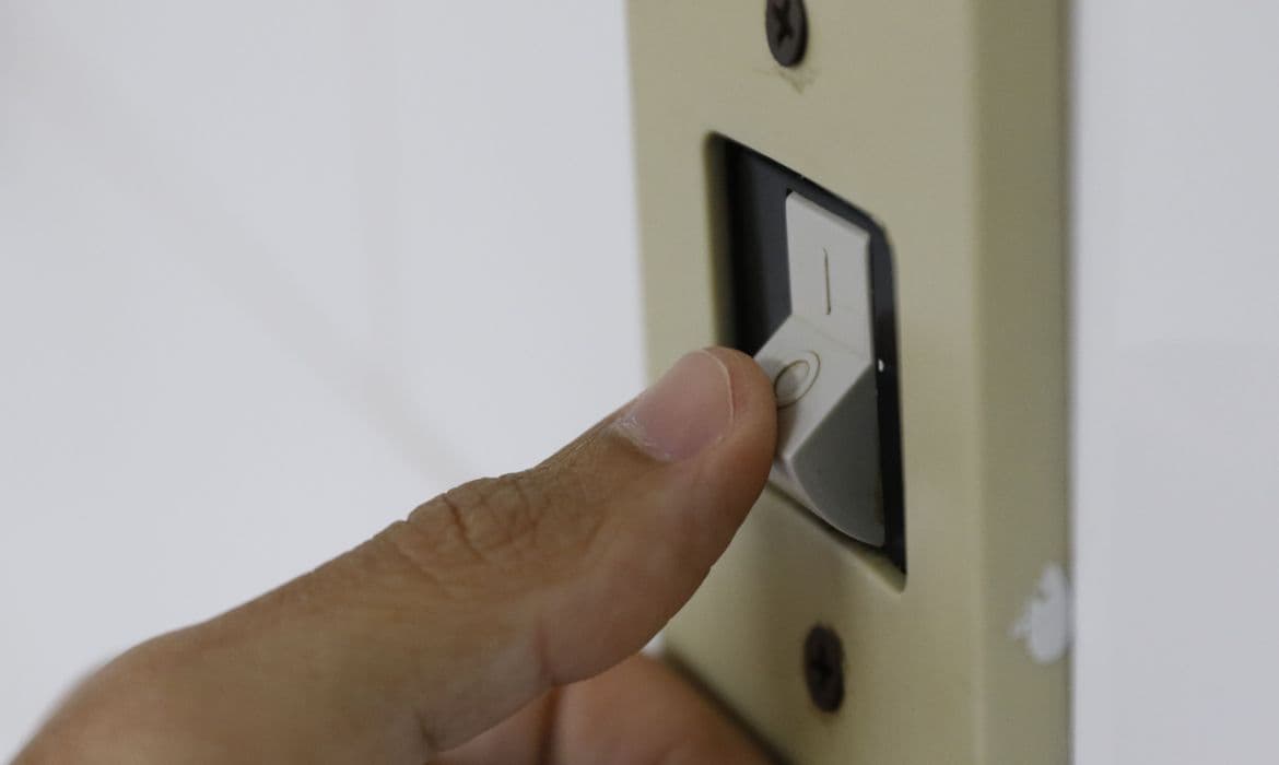 Lei da inscrição automática em Tarifa Social de Energia com descontos de até 65% é sancionada por Bolsonaro