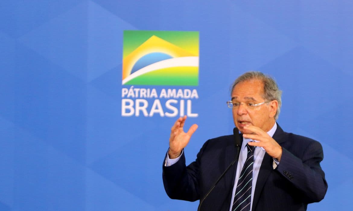 Prioridade zero é Bolsa Família de R$ 300, diz Paulo Guedes; Ministro garantiu que programa respeitará teto de gastos