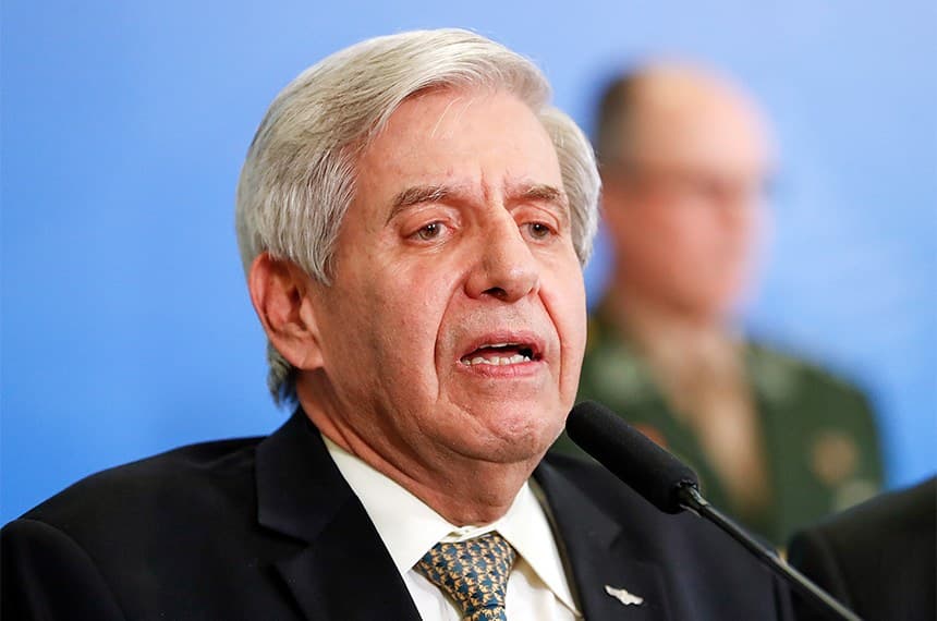 Moraes autoriza prisão domiciliar para Augusto Heleno após laudo da PF