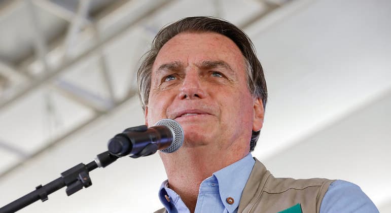 Bolsonaro pede que Congresso aprove projeto de lei que fixa ICMS: "É importante para trazer estabilidade e diminuir preços dos combustíveis"