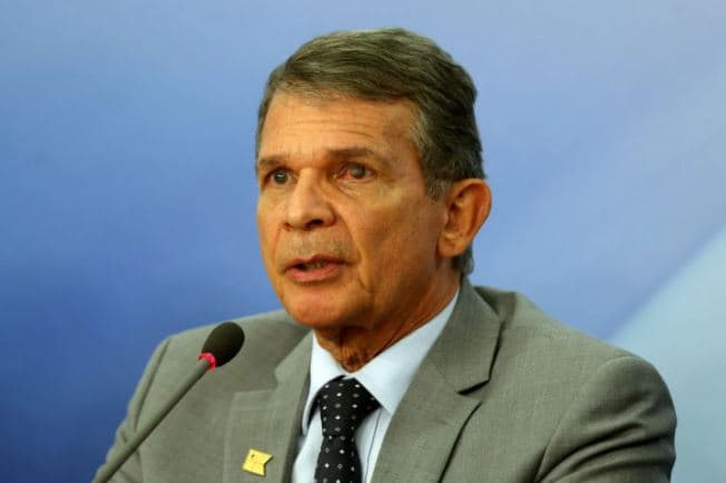 Presidente da Petrobras descarta mudança na política de preços dos combustíveis