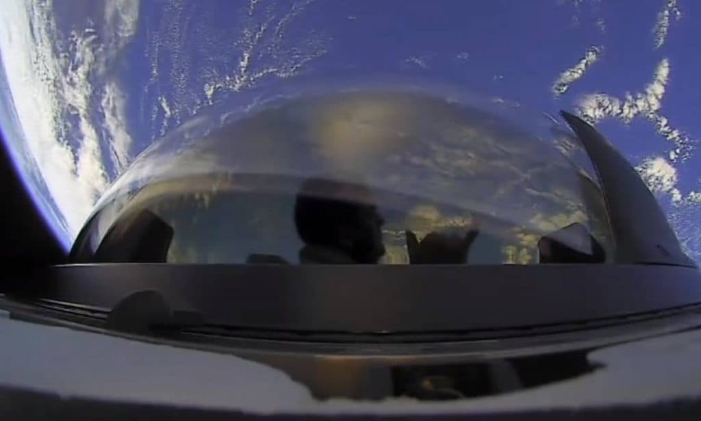 SpaceX traz de volta à Terra os primeiros turistas espaciais em órbita