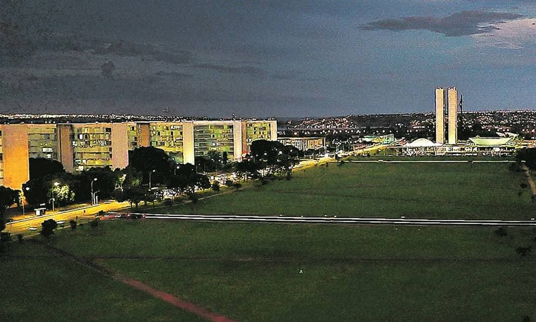 Reforma administrativa aprovada em comissão da Câmara muda vida de novos servidores. Veja principais pontos