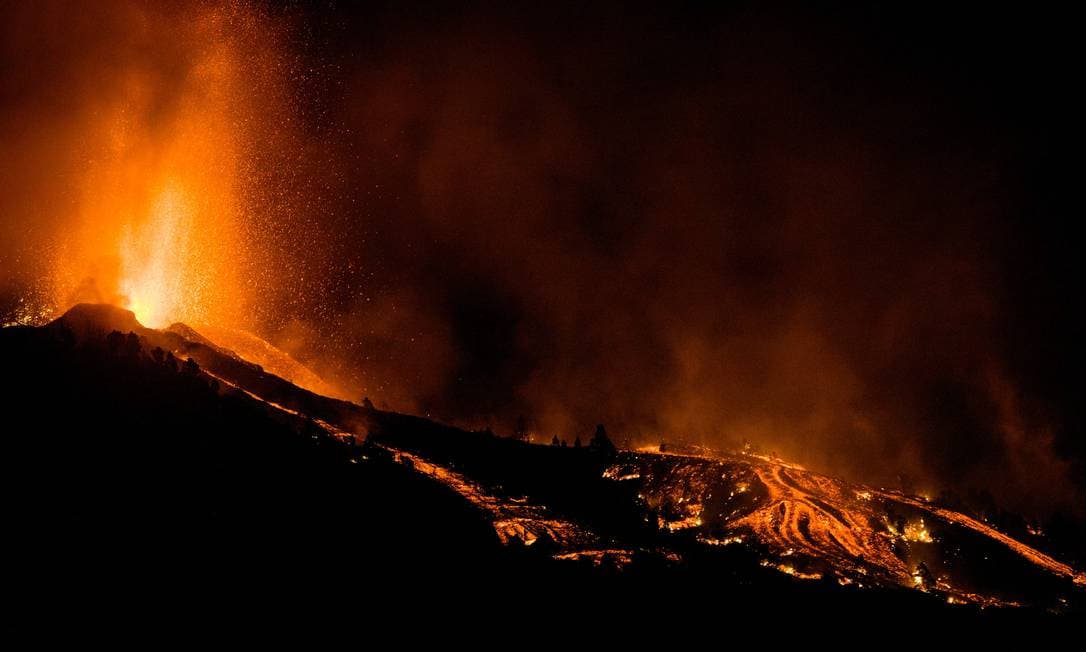 Risco de tsunami no Brasil segue remoto após erupção em La Palma; ressaca seria mais provável