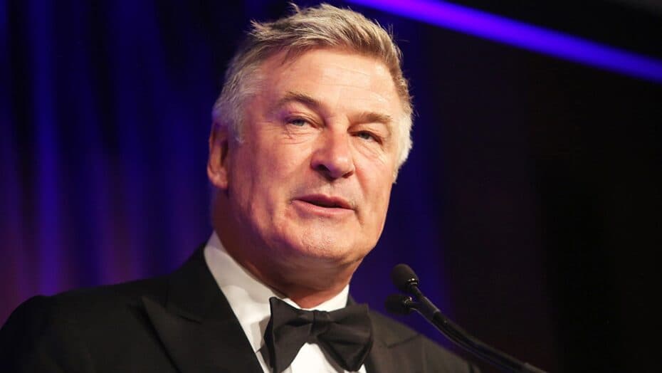 Alec Baldwin deve abandonar carreira após causar morte de diretora, afirmam amigos