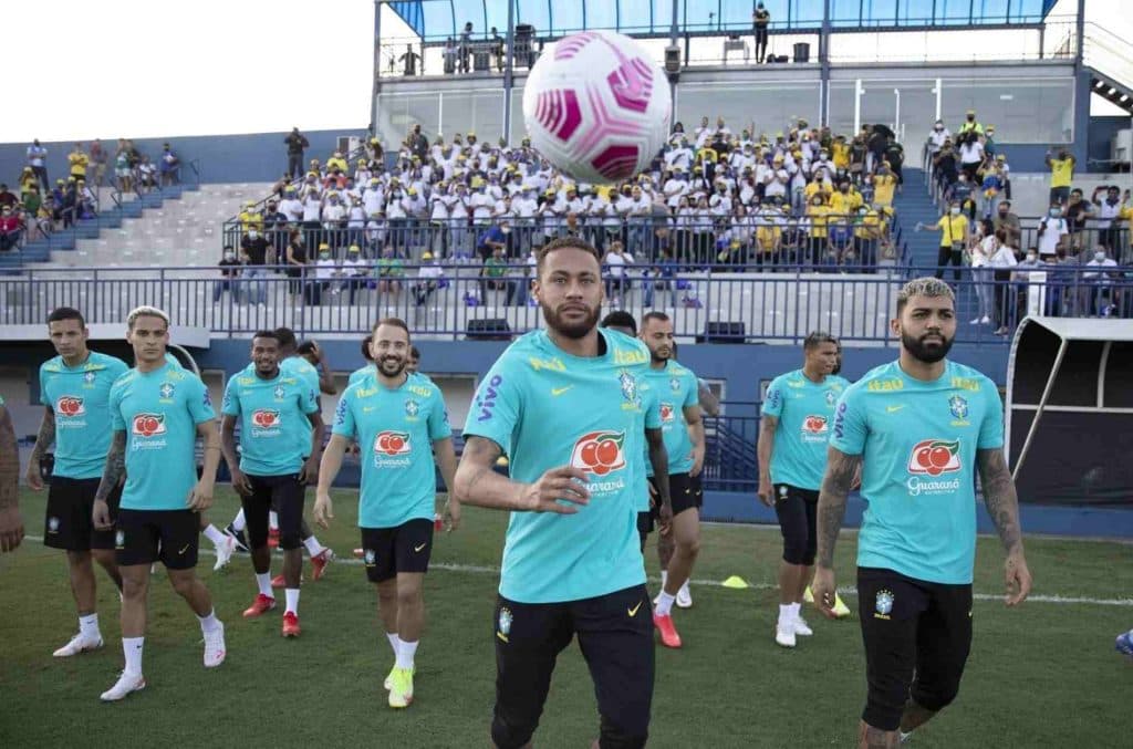 Brasil recebe Uruguai na Arena da Amazônia em 1º jogo com público