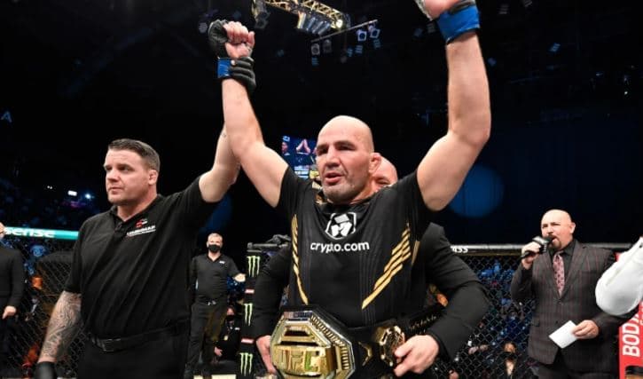 É DO BRASIL: Glover Teixeira finaliza Blachowicz e conquista o cinturão dos meio-pesados do UFC