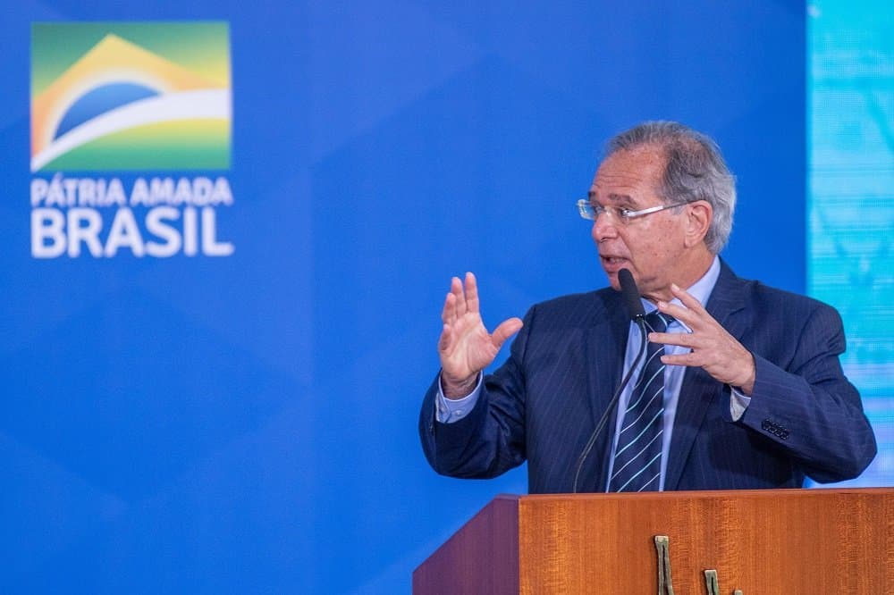 Guedes diz que auxílio de R$ 400 é temporário e que parte do valor pode ficar fora do teto de gastos