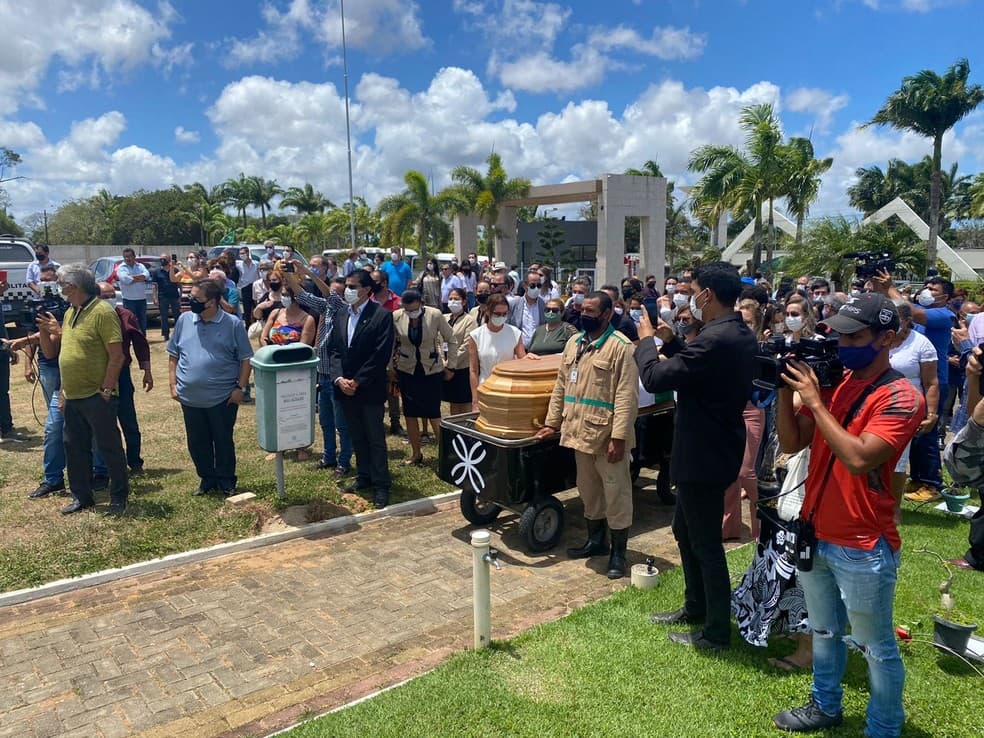 Ex-governador Lavoisier Maia é sepultado na Grande Natal