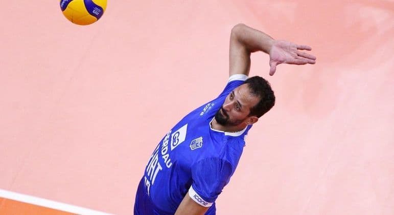 Minas rescinde contrato com central Maurício Souza