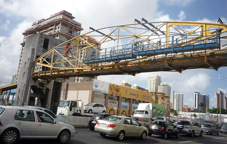 Passarela da avenida Salgado Filho será liberada para travessia de pedestres e semáforo retirado