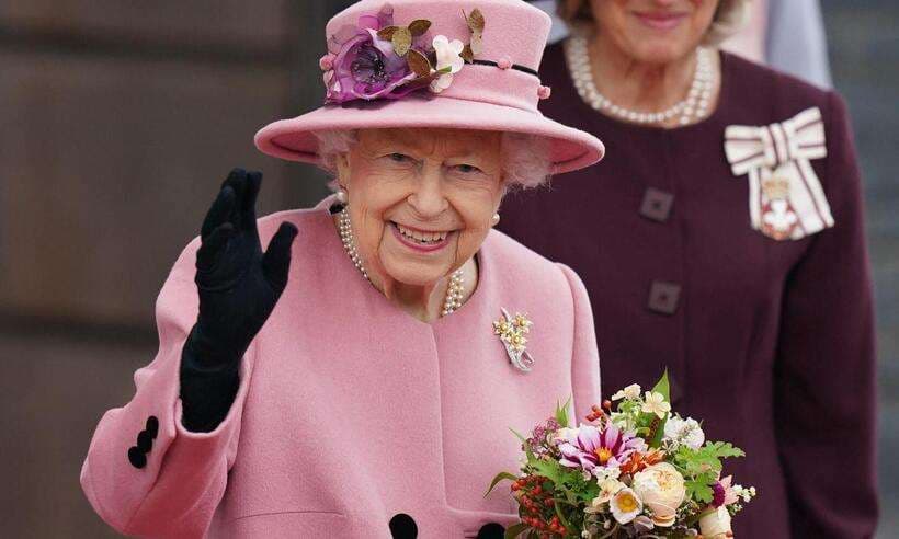 Rainha Elizabeth é proibida de beber todos os dias por médicos