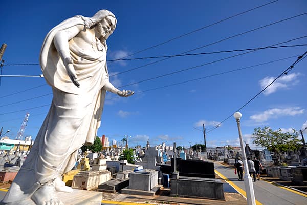 FINADOS: Cemitérios recebem 30 mil pessoas em Natal