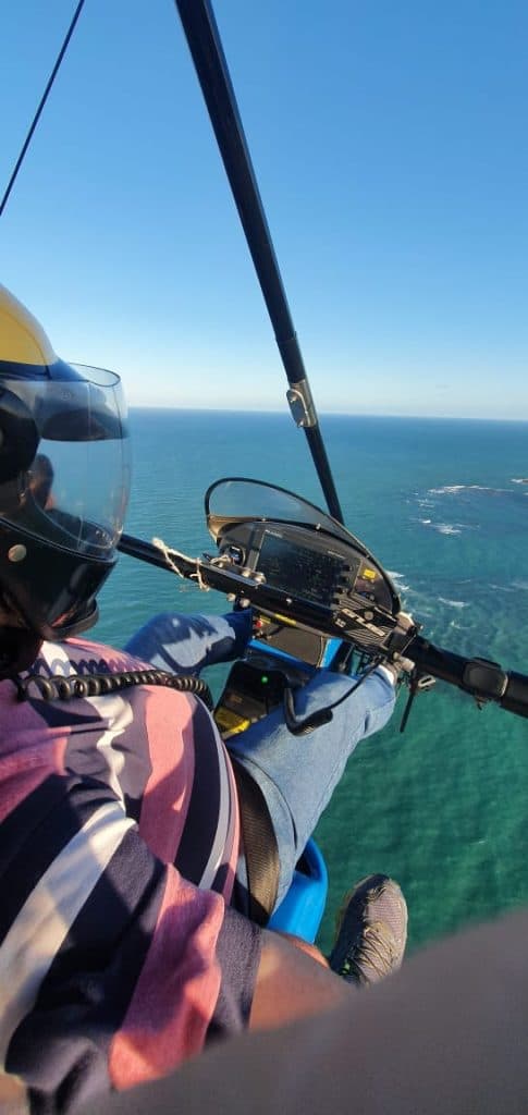 VÍDEO E FOTOS: Veja belíssimas imagens do litoral potiguar registradas pelo piloto Carlos Moura em sua asa delta motorizada