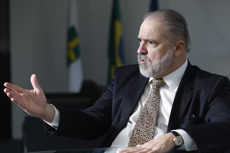 Congresso foi omisso ao não regular alíquota de ICMS para combustíveis, diz PGR