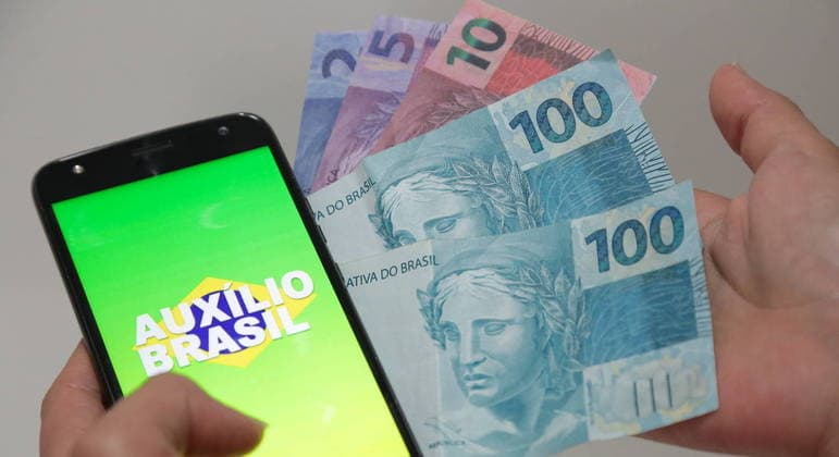Governo federal começa a pagar Auxílio Brasil na próxima quarta (17); veja o calendário