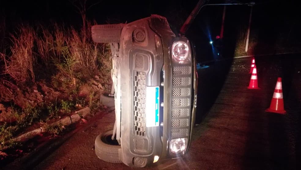 FOTOS: CPRE registra três capotamentos de carros entre a madrugada e a manhã deste domingo (14) em Natal