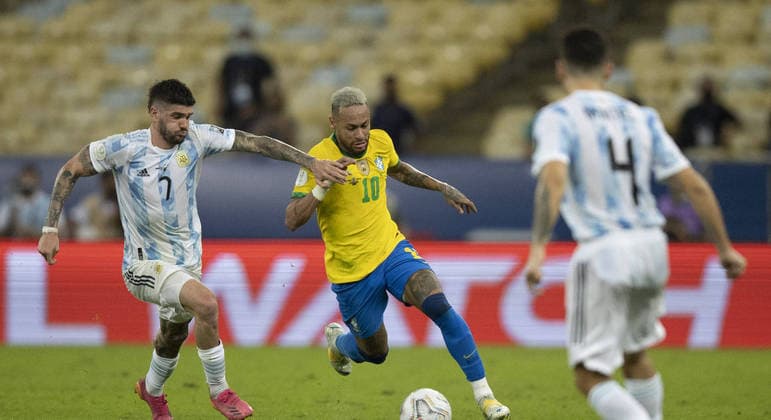 Neymar se machuca em treino e desfalca o Brasil contra a Argentina pelas Eliminatórias da Copa do Mundo