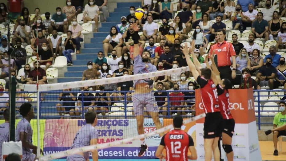 Mesmo com multidão no Nélio Dias, Natal perde para o Sesi na Superliga de Vôlei