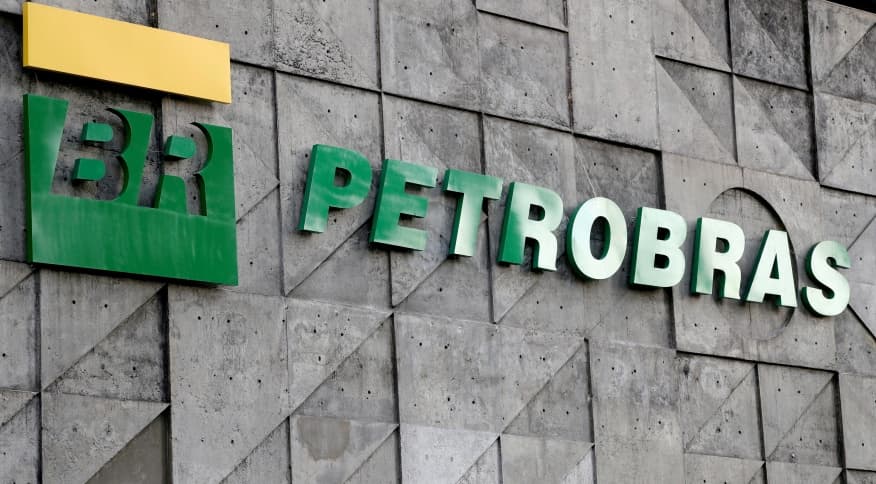 Após fala de Bolsonaro, Petrobras diz que não há decisão sobre reajuste de combustível