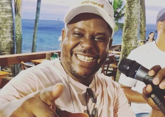 Cantor é dado como morto por engano e obrigado a fazer reconhecimento do ‘próprio corpo': ‘ainda não morri'