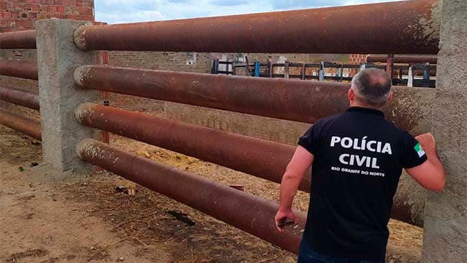 VÍDEO E FOTO: Operação da Polícia Civil encontra canos roubados da Adutora de Pau dos Ferros sendo utilizados para fazer parque de vaquejada