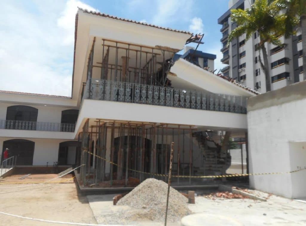 Obras em Natal terão que mostrar placa de licenciamento; confira modelo de placa e outras exigências