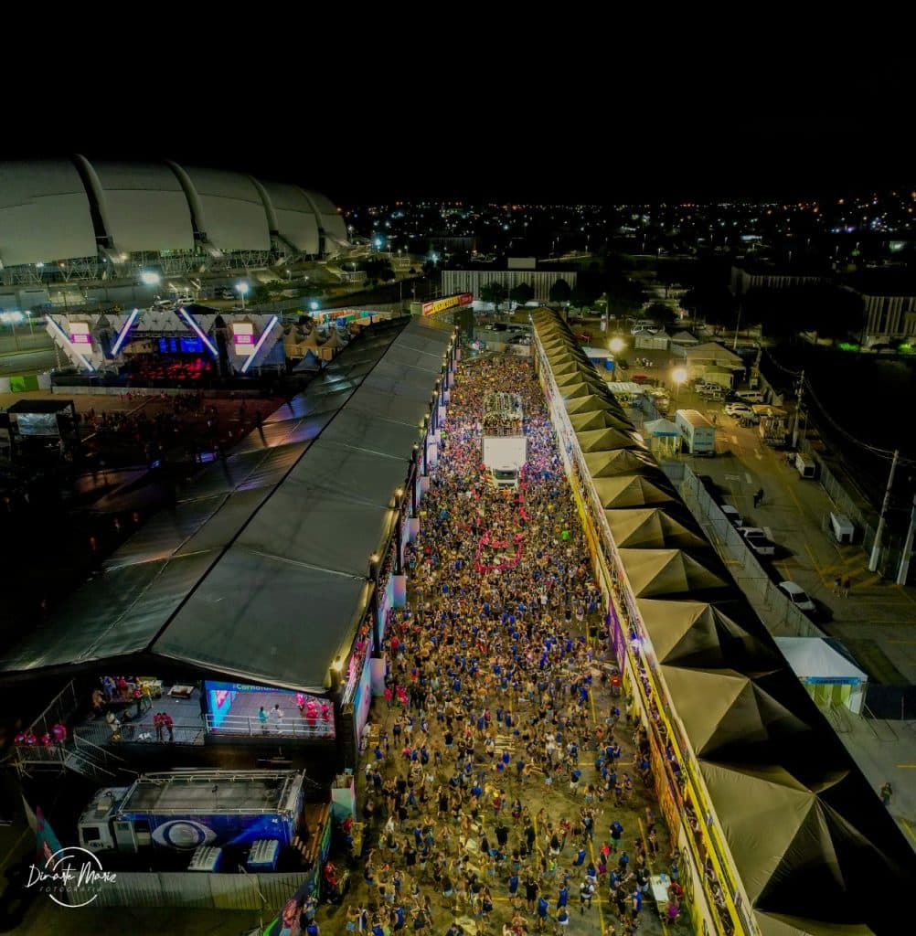 Carnatal volta com Bell emocionado na 1ª noite e TBT do Caju com Márcia Freire