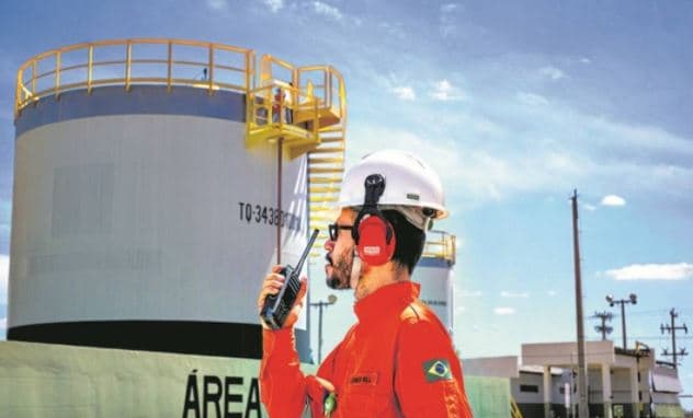Venda de ativos da Petrobras acelera contratações e eleva salários no setor
