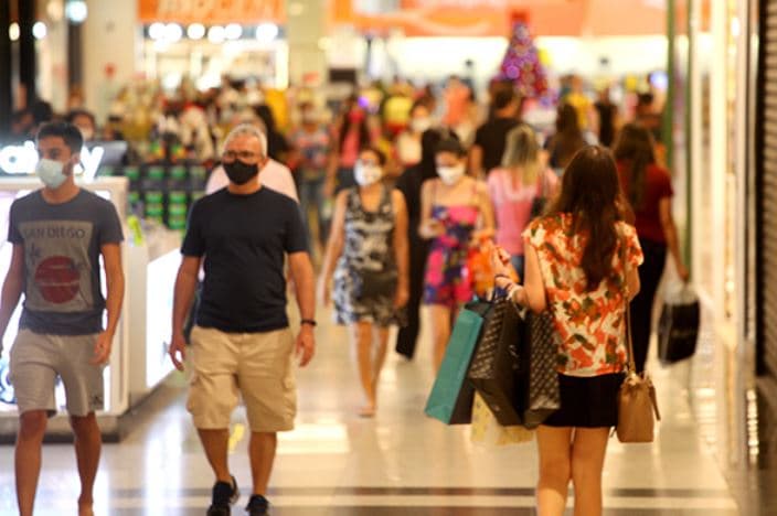Com expectativa de 77% dos consumidores comprando para o fim do ano, comércio de Natal ampla horário