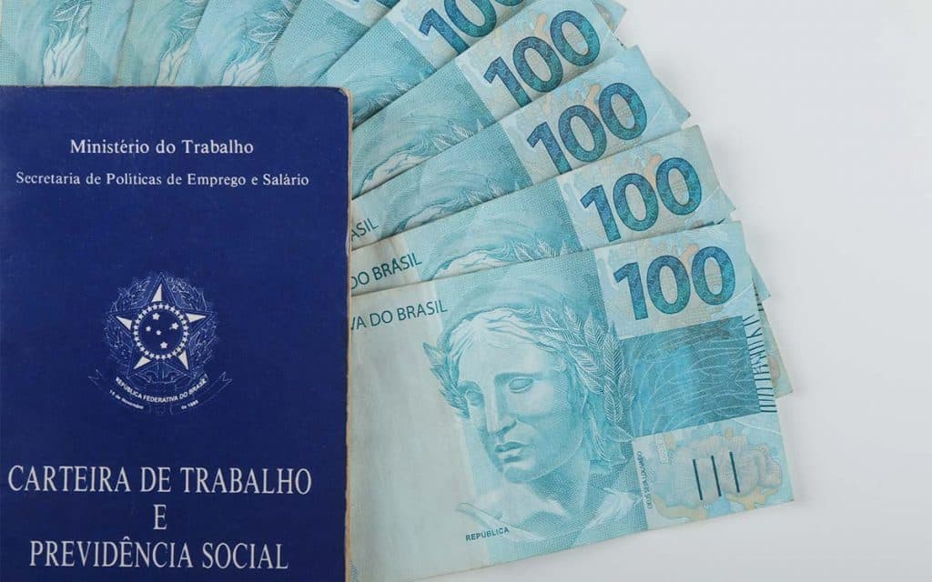 Salário mínimo deve subir para R$ 1.210 em 2022, estima relator do Orçamento