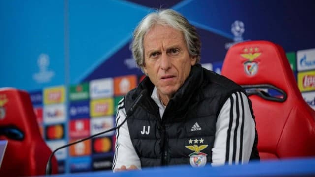 Mesmo “crucificado” pela torcida, Jesus permanece no Benfica e frustra desejo do Flamengo