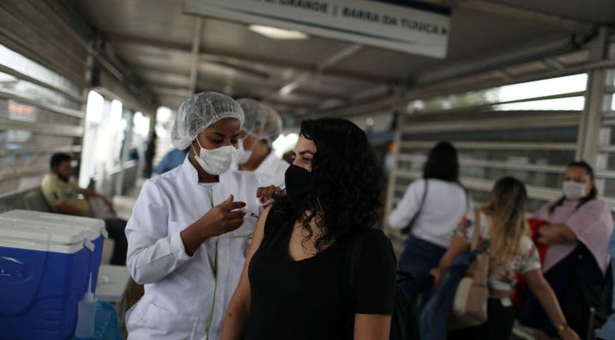 América do Sul ocupa 1° lugar do mundo no percentual de pessoas vacinadas